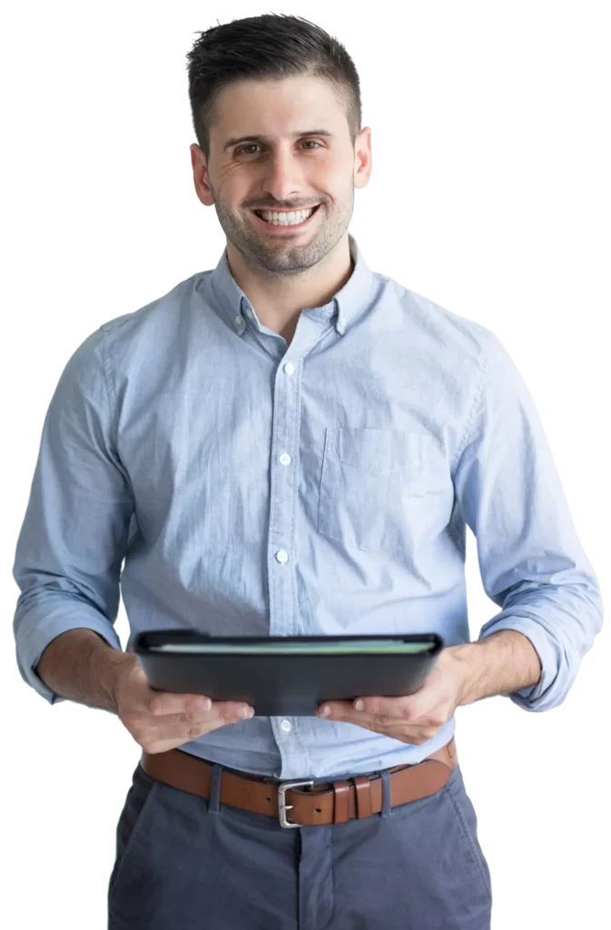 retrato-hombre-negocios-sonriente-que-sostiene-carpeta-documentos